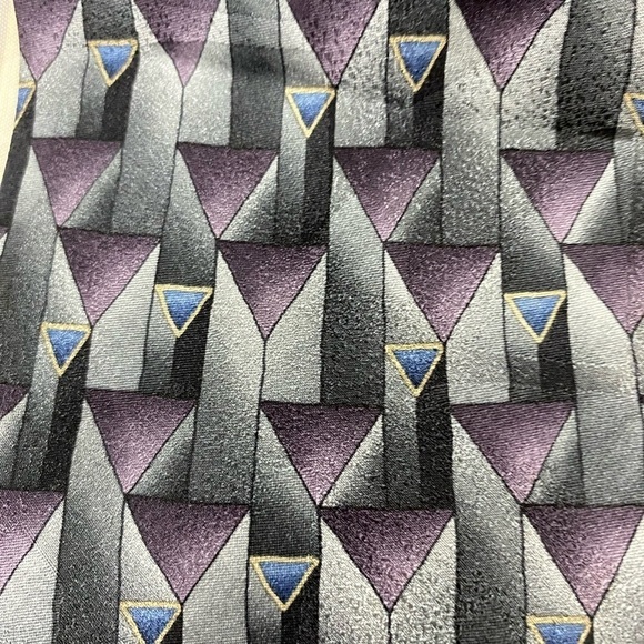 AXIS LA Mens Purple Gray Silver Geometrical 4” Wide 60” Long Silk Necktie - Picture 3 of 5